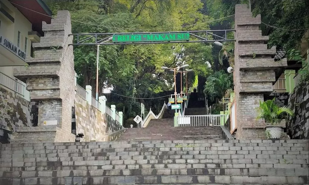 Makam Sunan Giri Gresik - destinasi ziarah wali
