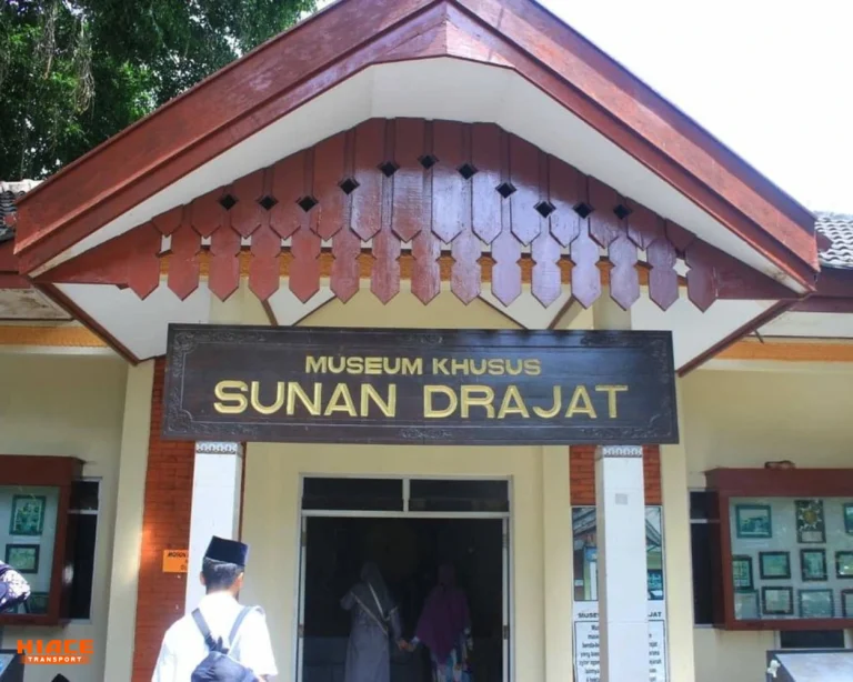 Museum dan Makam Sunan Drajat Lamongan - Paket Ziarah Wali 5