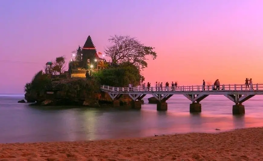 Pantai Watu Leter Malang - wisata pantai selatan Malang