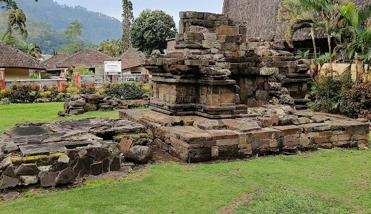 Candi Songgoriti Batu