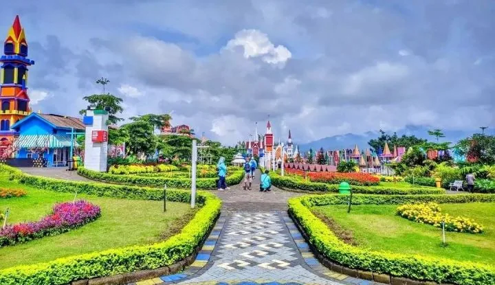 taman bunga warna warni San Terra Malang