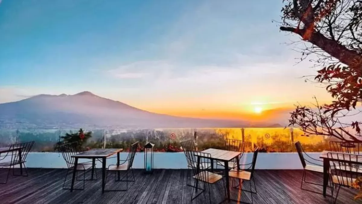 cafe view gunung di malang untuk slow travel dan menikmati perjalanan wisata