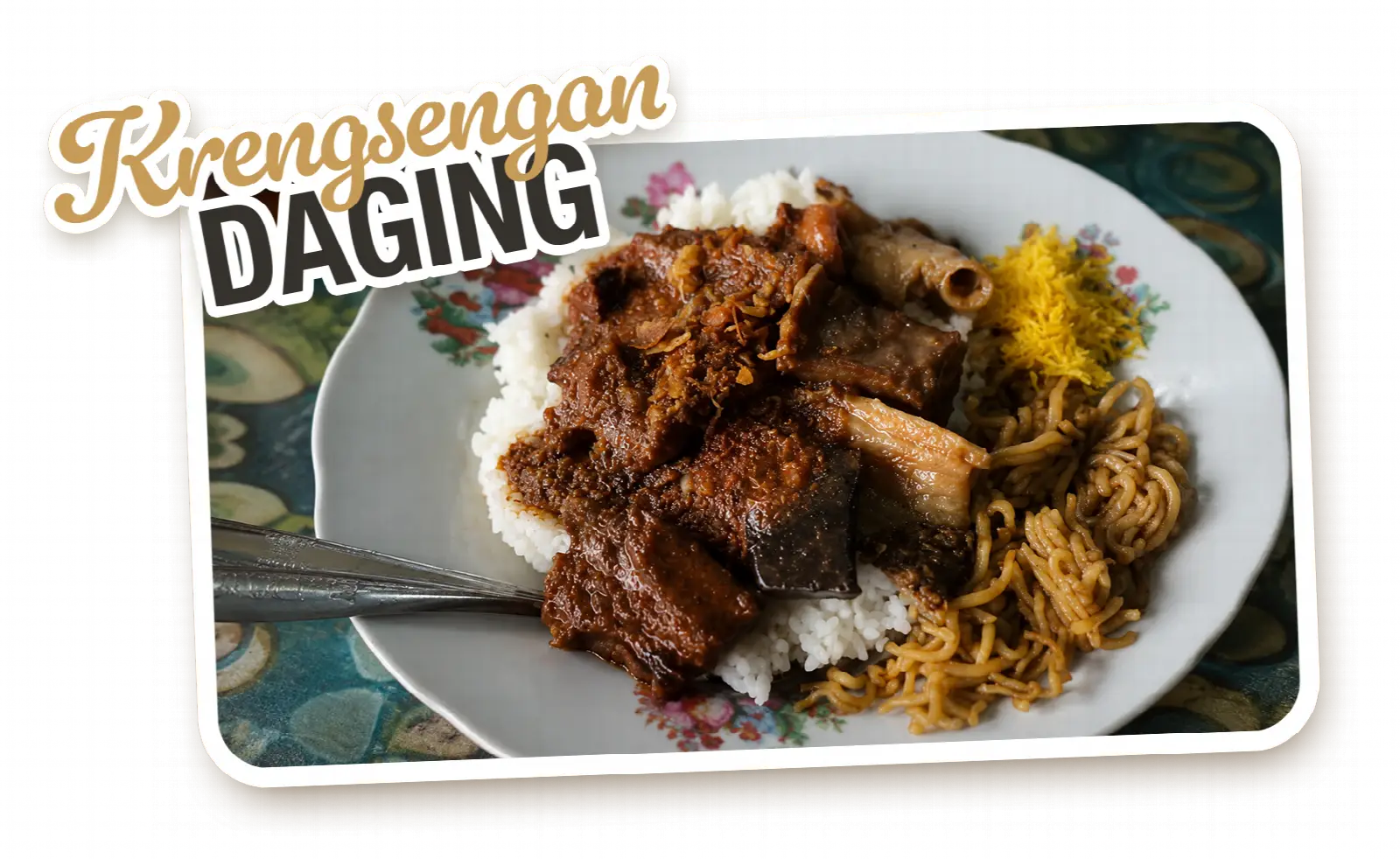 Krengsengan daging khas Tengger disajikan dengan nasi putih, mie goreng, dan serundeng